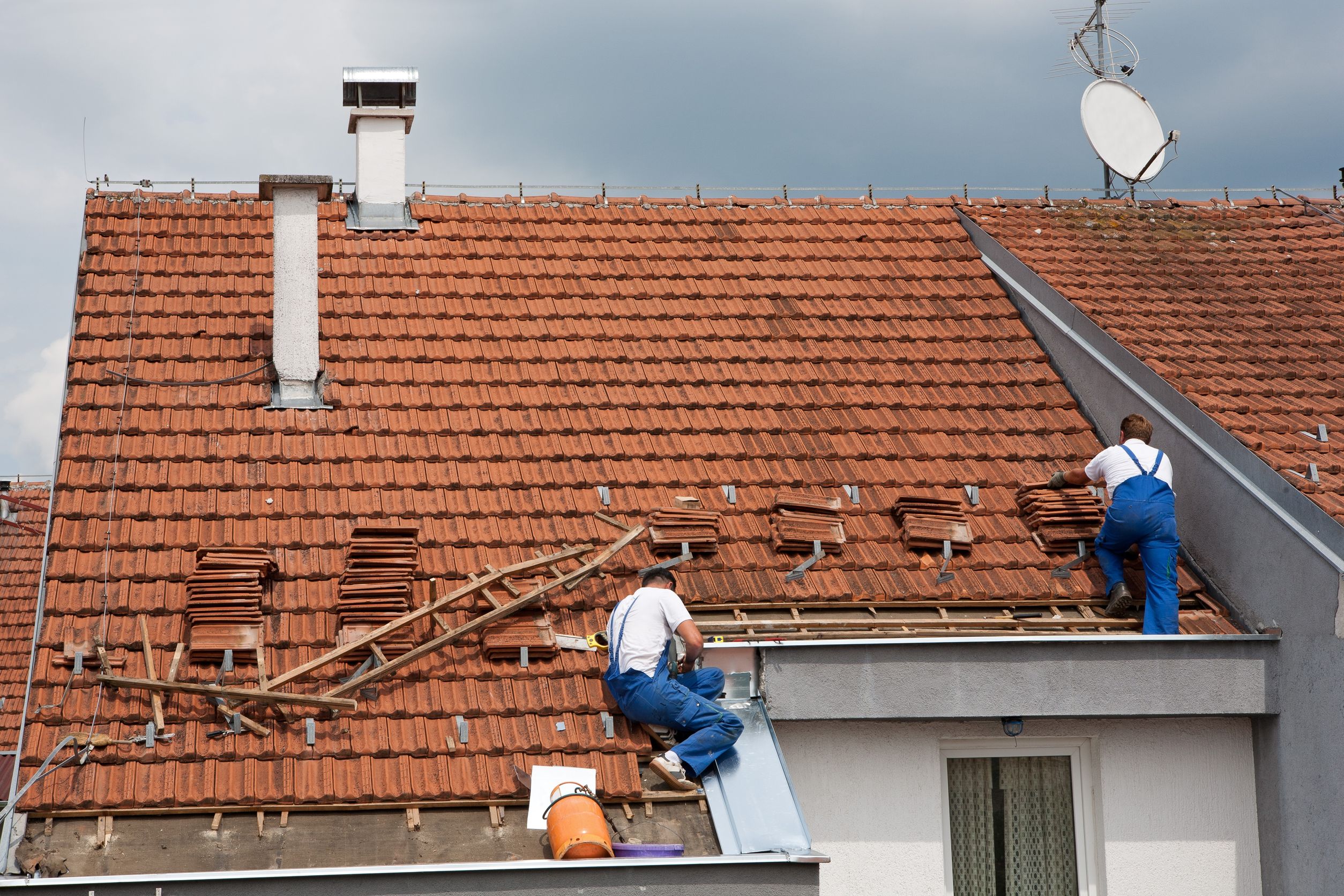 Three Reasons to Hire a Professional Roofing Contractor in Aurora, CO for Repairs